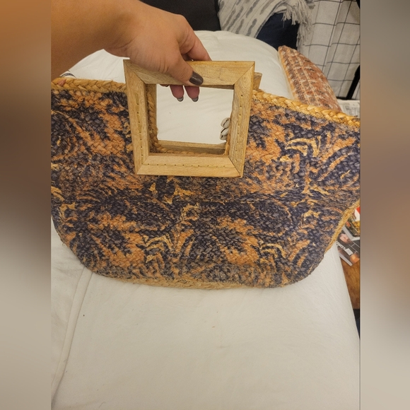 Stylish Tan and Blue Woven Tote Bag - Picture 2 of 3